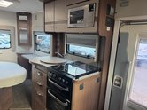 Elddis Majestic 254 2 Belt|4 Berth|Transverse Island Bed|Kitchen|Bathroom|Large Fridge Freezer 12