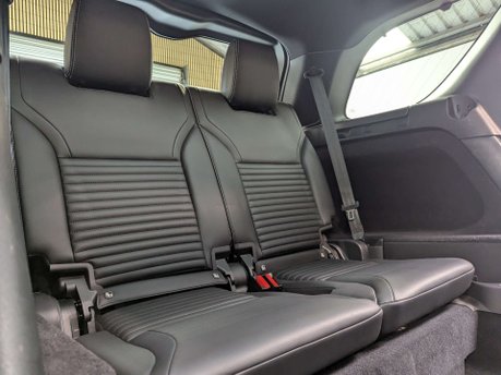 Land Rover Discovery 3.0 Discovery R-Dynamic SE D MHEV Auto 4WD 5dr 55
