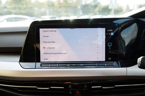 Volkswagen Golf LIFE TSI 31