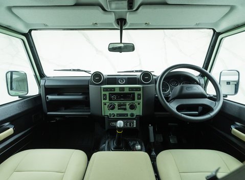 Land Rover Defender 110 HERITAGE 23