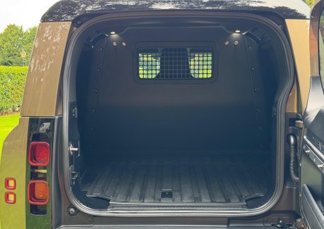 Land Rover Defender HARD TOP X-DYNAMIC HSE 29