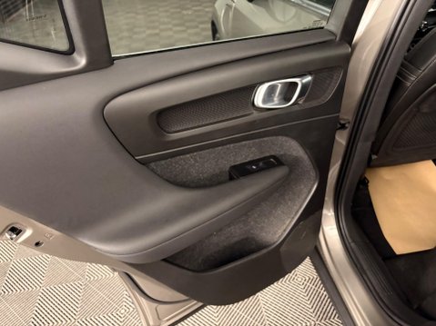 Volvo XC40 1.5h T5 Twin Engine Recharge 10.7kWh Inscription Pro Auto Euro 6 (s/s) 5dr 33
