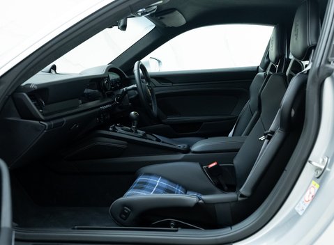Porsche 911 GT3 Touring (992) 13