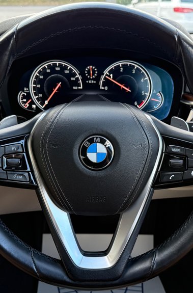 BMW 5 Series 520D XDRIVE SE - 360 DEGREE CAMERAS - IVORY LEATHER 