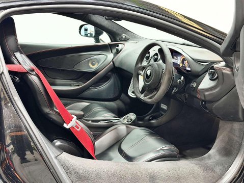 McLaren 570 3.8T V8 Coupe 2dr Petrol SSG Euro 6 (s/s) (570 ps) 31