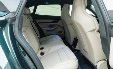 Porsche Taycan GTS Sport Turismo 13