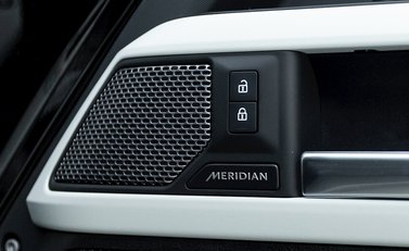 Land Rover Defender 110 XS Edition P400 21