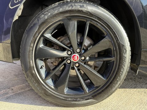 Jaguar F-Pace 2.0 D200 MHEV R-Dynamic Black SUV 5dr Diesel Auto AWD Euro 6 (s/s) (204 ps) 15