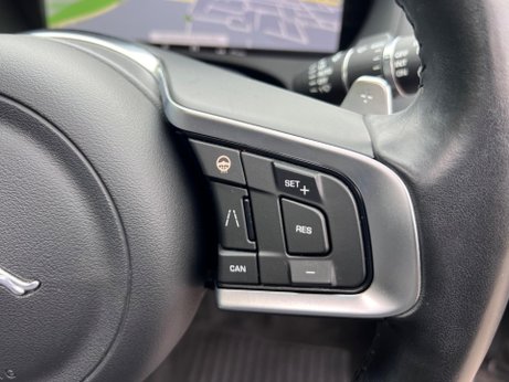 Jaguar F-Pace 2.0 D180 R-Sport Auto AWD Euro 6 (s/s) 5dr 4