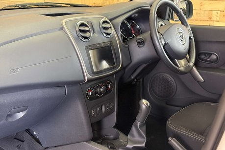Dacia Sandero 1.5 dCi Laureate Hatchback 5dr Diesel Manual Euro 5 (90 ps) 8