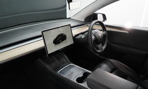 Tesla Model Y LONG RANGE AWD Comfort Suspension GROK AI One Owner Adaptive LEDs VAT Q 19