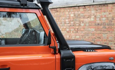 Land Rover Defender 90 Adventure 25