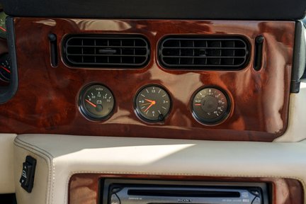 Aston Martin Virage Volante 18