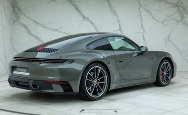 Porsche 911 Carrera 4S (992) 3