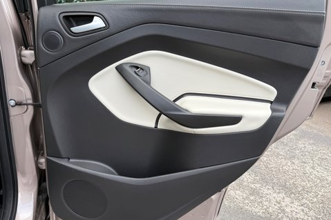 Ford Kuga VIGNALE TDCI AUTO - MILANO GRIGIO PAINT - PAN ROOF -APPEARANCE PACK 34