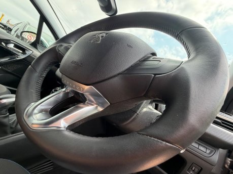 Peugeot 208 PURETECH S/S SIGNATURE 18