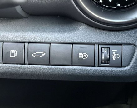 Toyota C-HR 1.8 C-HR Design HEV CVT 5dr 55