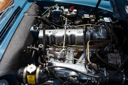 Mercedes-Benz SL 280 Pagoda 60