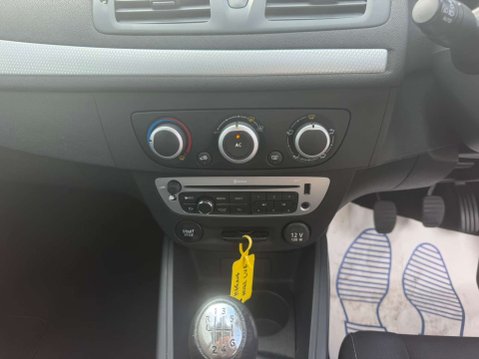 Renault Megane 1.6 16V Dynamique TomTom Hatchback 5dr Petrol Manual Euro 5 (110 ps) 32