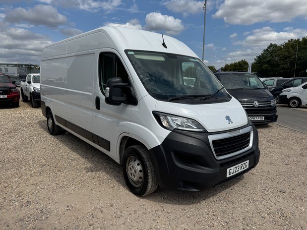 Peugeot Boxer LWB L3H2 Medium Roof Professional Premium Plus 335 4