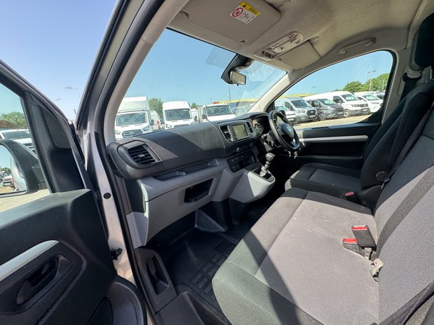 Vauxhall Vivaro Crew Cab LWB L2H1 Low Roof Sportive 2900 Air Con Sensors EURO 6 NO VAT 12