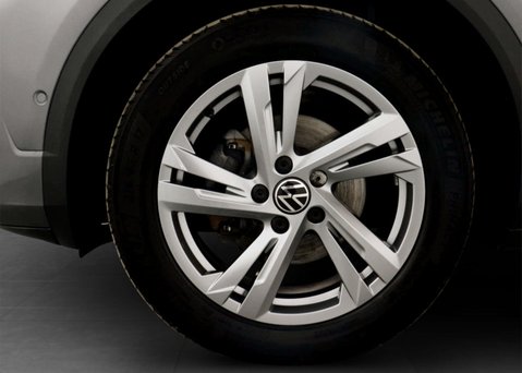 Volkswagen T-Roc 1.5 T-Roc R-Line TSI Semi-Auto 5dr 16