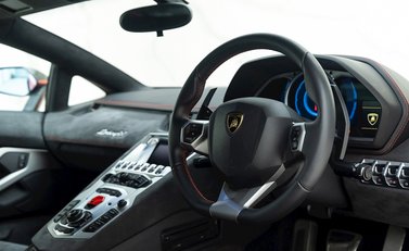 Lamborghini Aventador LP 700-4 Pirelli Edition 11
