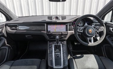 Porsche Macan GTS 19