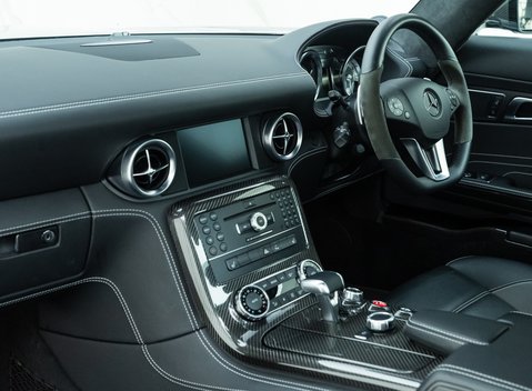 Mercedes-Benz SLS AMG 16