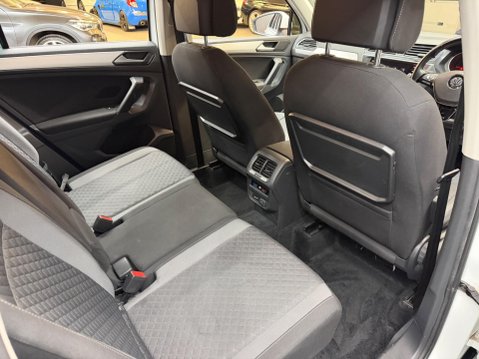 Volkswagen Tiguan 2.0 TDI SE Navigation 4Motion Euro 6 (s/s) 5dr 43