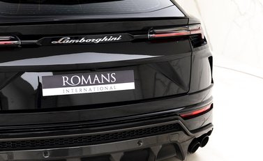 Lamborghini Urus NERO Design 31