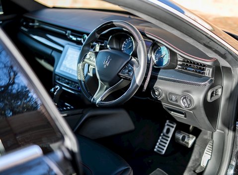 Maserati Quattroporte DV6 11