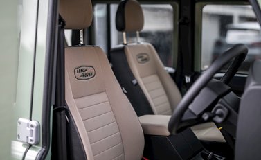 Land Rover Defender 110 Heritage 12