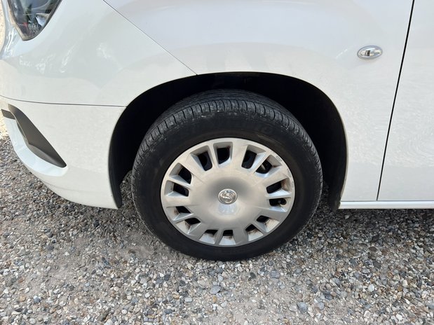 Vauxhall Combo LWB L2H1 (SOLD) Low Roof Sportive 2300 Air Con Sensors EURO 6 NO VAT 15