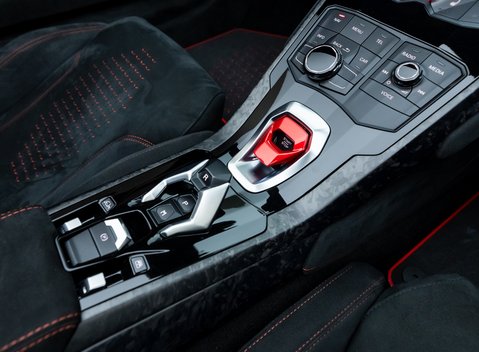 Lamborghini Huracan Spyder LP640-4 Performante 23