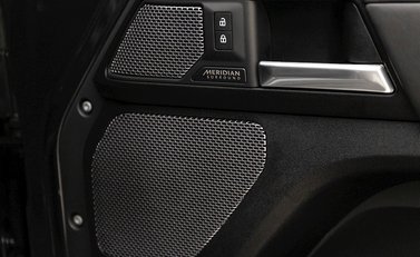 Land Rover Defender 110 V8 21