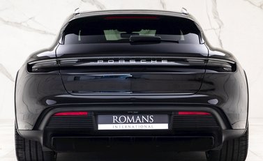 Porsche Taycan 4 Cross Turismo 5