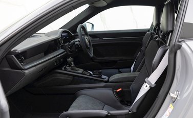 Porsche 911 (992) GT3 13
