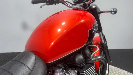 Triumph Bonneville SE 2013 7K NEW MOT INCREDIBLE CONDITION CUSTOM NAKED BIKE 865CC 18