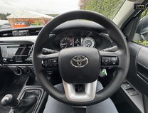 Toyota Hilux Active | 2.4 LT | AC | Sensors | Double Cab | 18