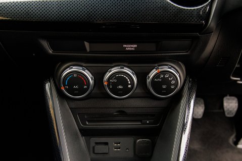Mazda 2 BLACK PLUS EDITION 32
