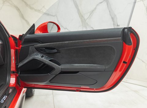 Porsche 911 GT2 RS Weissach (991) 35