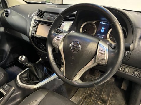 Nissan Navara 2.3 dCi Tekna 4WD Euro 6 (s/s) 4dr 3