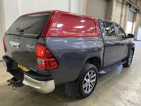 Toyota Hilux INVINCIBLE 4WD D-4D DCB 5
