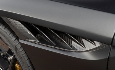 Aston Martin DBS Superleggera 27