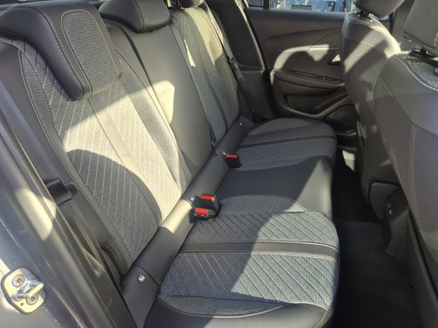 Peugeot 208 PURETECH ALLURE S/S 9