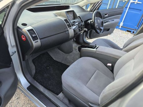 Toyota Prius 1.5 T4 Hatchback 5dr Petrol Hybrid CVT (104 g/km, 76 bhp) 36