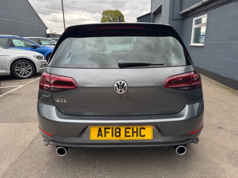 Volkswagen Golf GTI TSI DSG 9