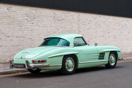 Mercedes-Benz SL Class 300SL Roadster 3