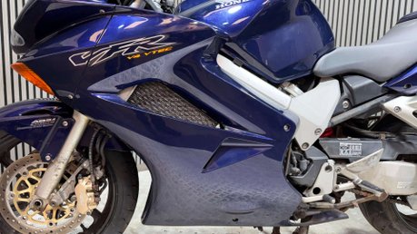 Honda VFR 2002 VTEC ONLY 23K GOOD RUNNING PROJECT BIKE 800CC TOURER 17